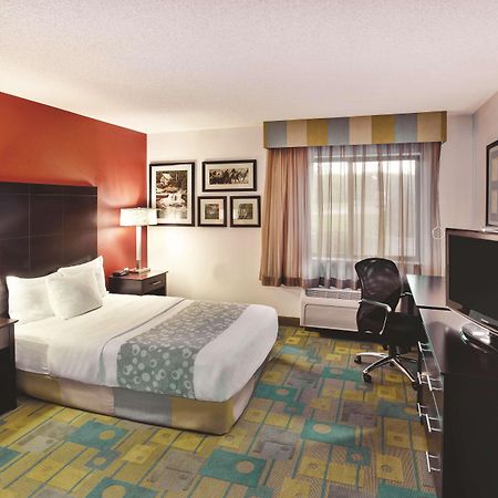 La Quinta By Wyndham Mansfield Oh Hotel Exterior photo