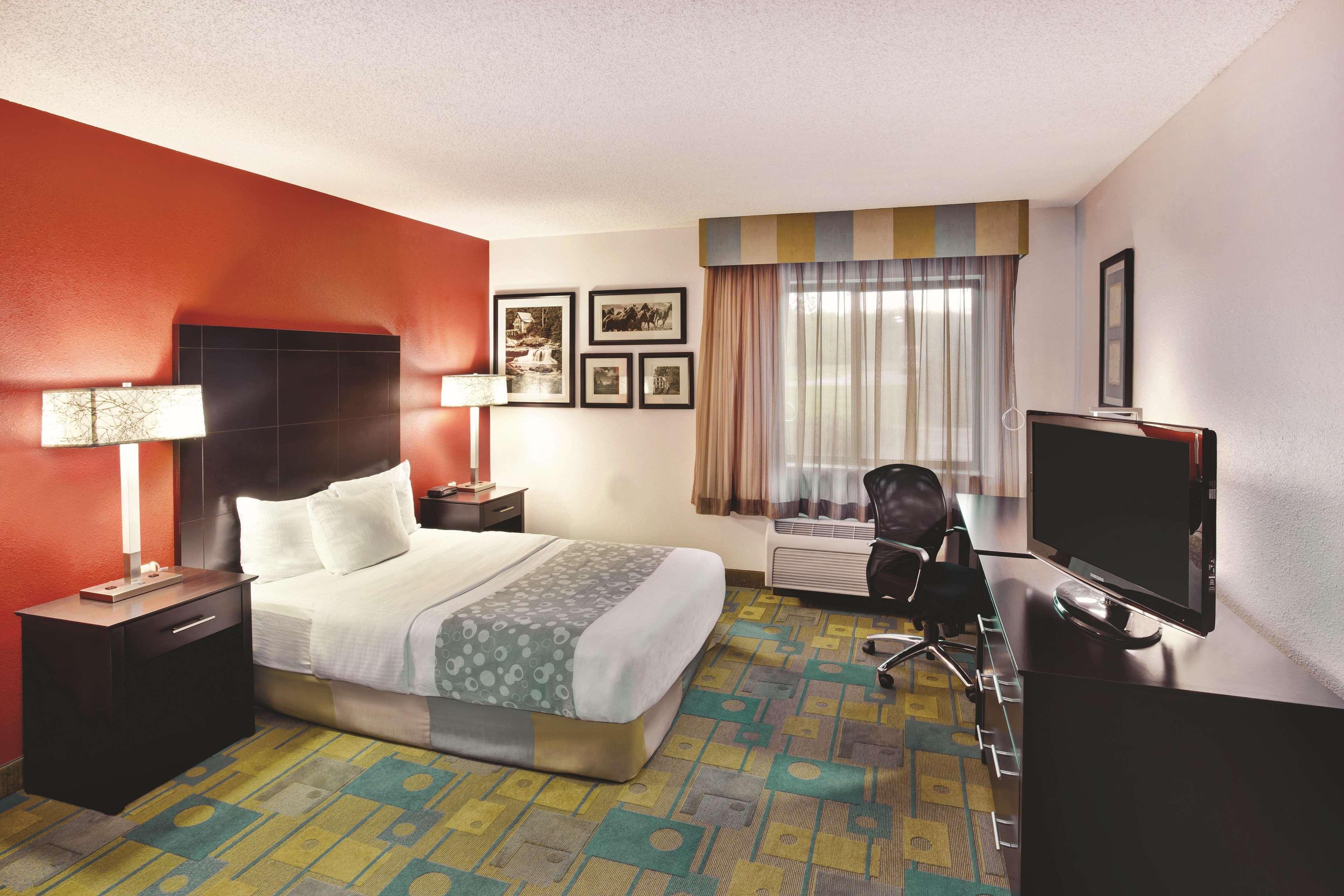 La Quinta By Wyndham Mansfield Oh Hotel Exterior photo