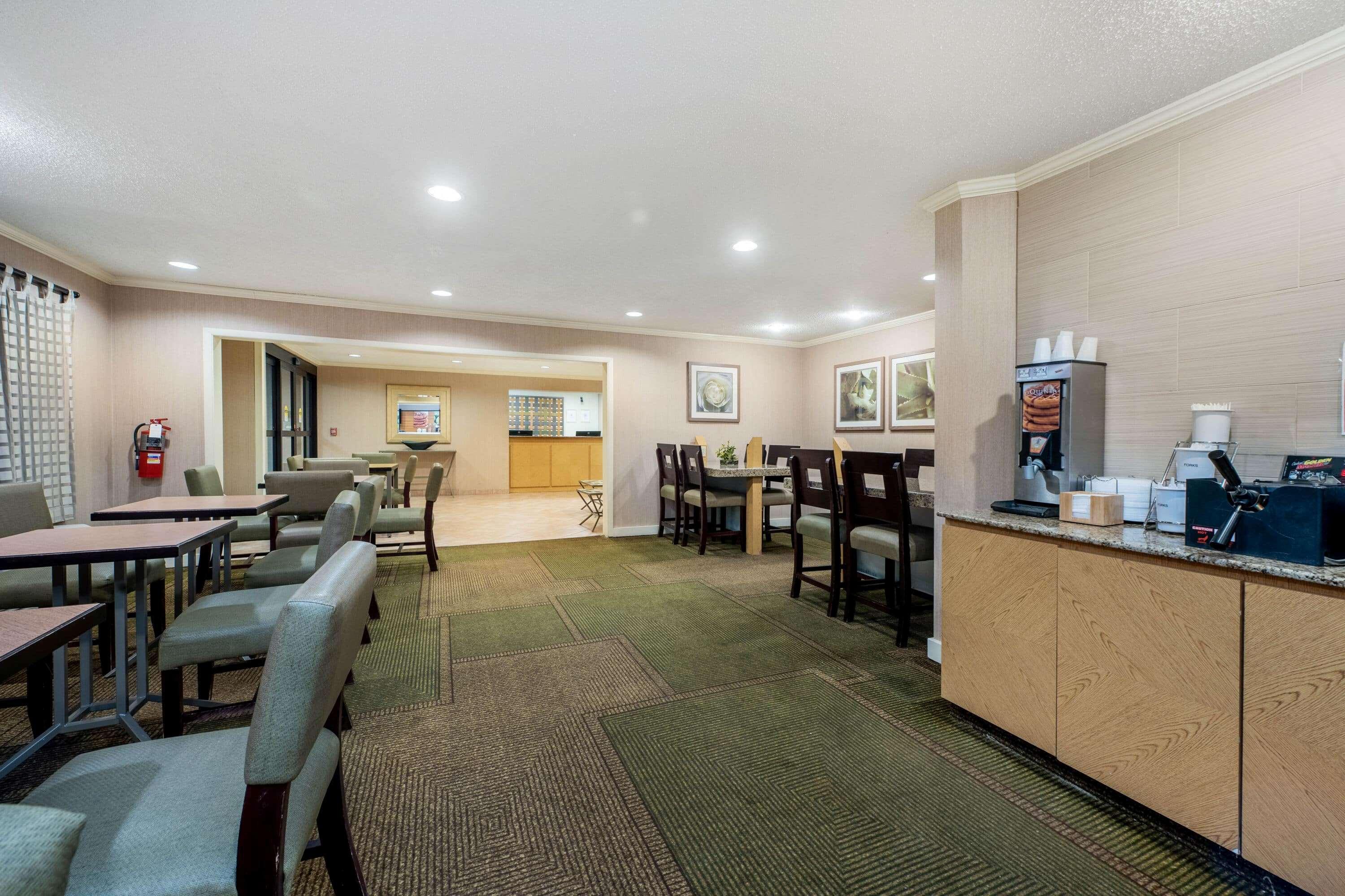 La Quinta By Wyndham Mansfield Oh Hotel Exterior photo
